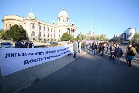 PROTEST U CENTRU BEOGRADA (22. DAN) Blokirana ulica ispred Skuptšine Srbije