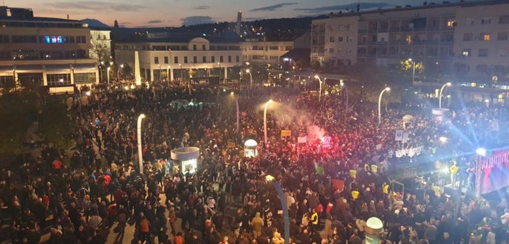 PROTESTI U PODGORICI: Dajte ostavke do 15. marta ili se nećemo razići! (VIDEO)