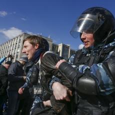 PROTESTI širom RUSIJE, u Moskvi PRIVEDENO najmanje 100 demonstranata (FOTO/VIDEO)
