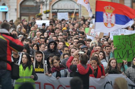 PROTIV DIKTATURE Ponovo protesti širom Srbije (FOTO/VIDEO)