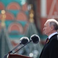 PROTIV NAŠE DOMOVINE PONOVO JE POKRENUT RAT Ceo govor Vladimira Putina na ceremoniji proslave Dana Pobede u Moskvi (VIDEO)
