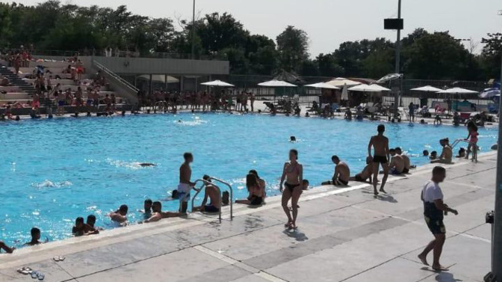 PROVOKACIJA? Albanski novinar objavio sliku srpske i albanske zastave sa beogradskog bazena, a onda su komentari Srba ostavili sve u ŠOKU (FOTO)