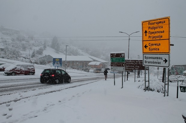 PRVI SNIJEG: Vejavica Prijepolju, 30 cm snijega na Jabuci