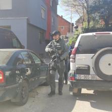 PRVI SNIMCI BAHAĆENJA KURTIJEVE POLICIJE U KOSOVSKOJ MITROVICI: Nastavlja se akcija pretresa! (VIDEO)