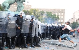 
					PSS: Sukob izazvale ekstremističke i navijačke grupe koje koriste svaku priliku da napadaju policiju 
					
									