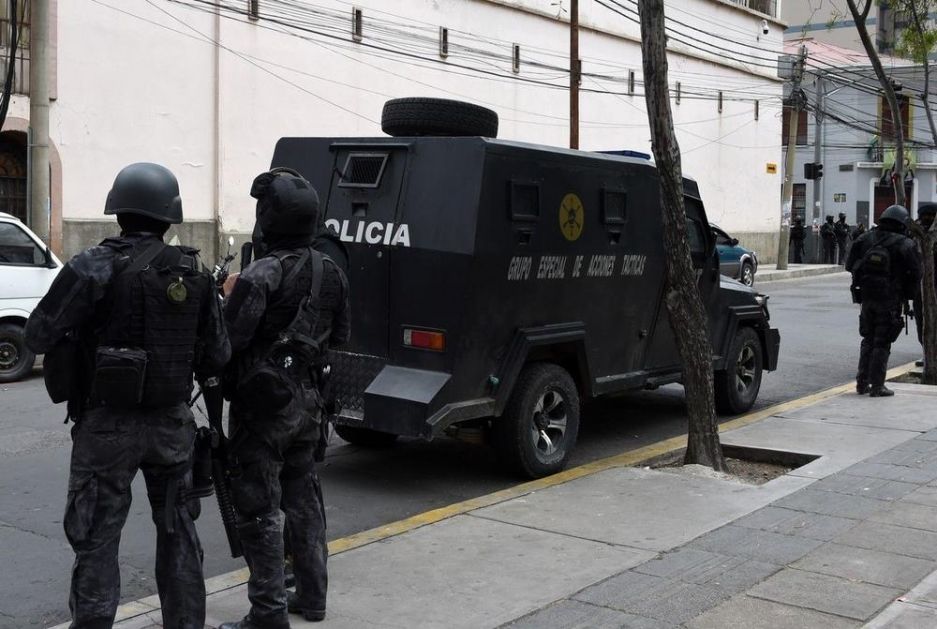 PUCNJAVA U MEKSIKU U BLIZINI PREDSEDNIČKE REZIDENCIJE: Napadač ušetao i otvorio vatru! Ubijeno četvoro ljudi!