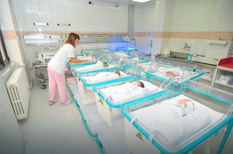 PUNE RUKE POSLA ZA BABICE Čak 519 beba je rođeno više ove godine nego 2016.