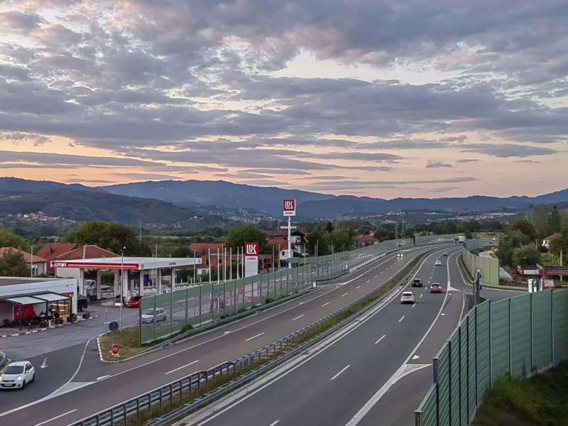 PUTEVI SRBIJE: KRAĐA SAOBRAĆAJNE SIGNALIZACIJE UGROŽAVA BEZBEDNOST UČESNIKA U SAOBRAĆAJU