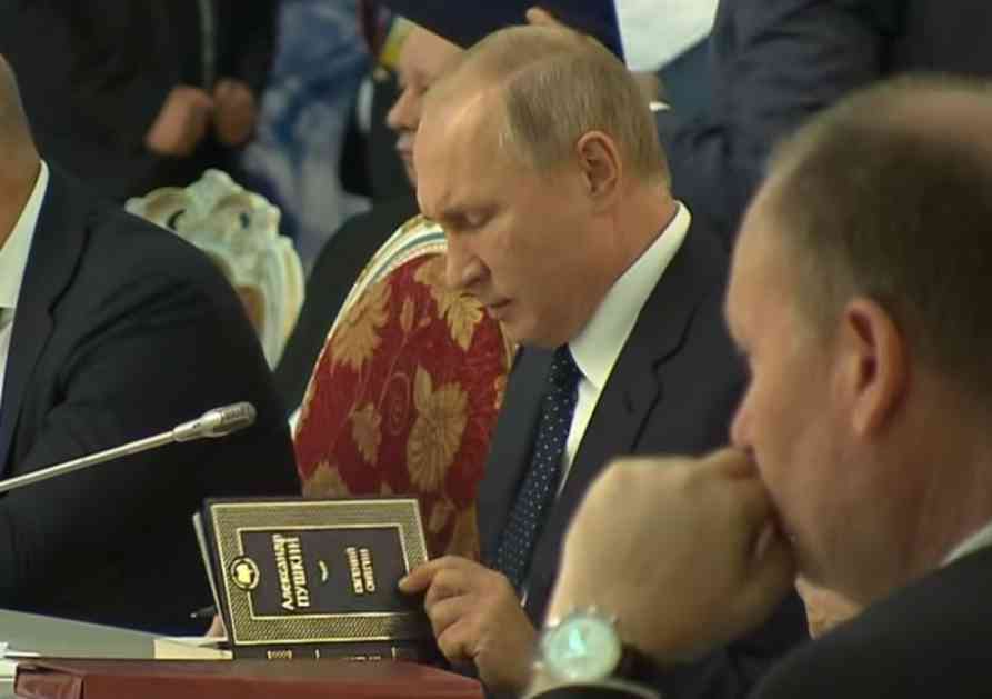 PUTIN SE NE ODVAJA OD JEDNE MOĆNE KNJIGE: Evo koji roman ruski predsednik nosi svuda sa sobom (VIDEO)