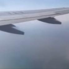 PUTNICI SNIMILI TRENUTAK EKSPLOZIJE MOTORA AVIONA: Letelica odmah počela da se trese! DRAMA NA NEBU (VIDEO)