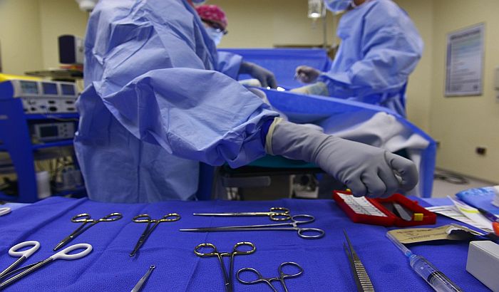 Pacijenti često šalju na sud plastične hirurge