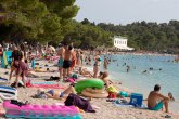 Pacov na jadranskoj plaži zgrozio sve: Neko je namerno to dozvolio, da rastera kupače“ VIDEO