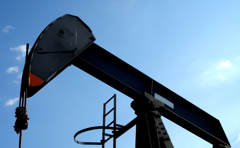Pad dolara pogurao cene nafte naviše