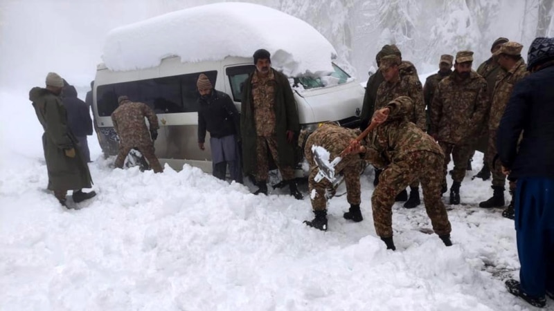 Pakistan: Više osoba stradalo zaglavljeno u snegu