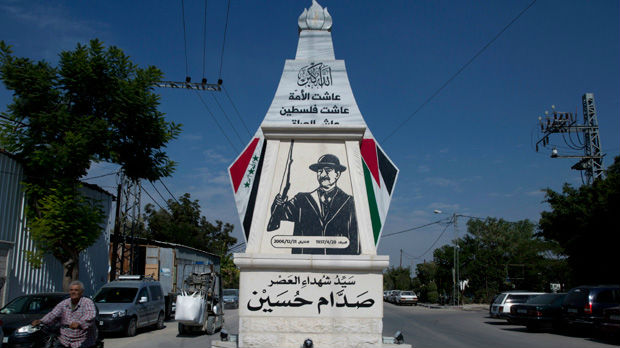 Palestinci podigli spomenik Sadamu Huseinu