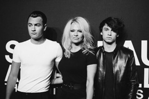 Pamela Anderson: Sinovi žele da se skidam poput Kim Kardashian