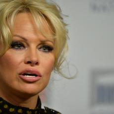 Pamela Anderson zabrinuta za Asanža: OVO JE UŽASNO, MOGAO BI DA UMRE
