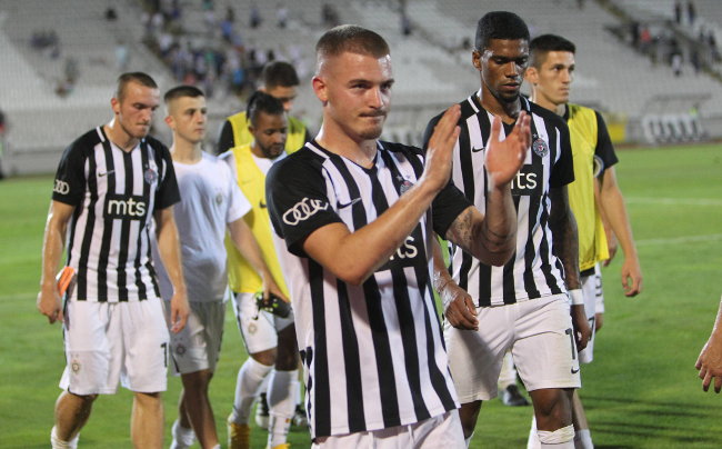 Pamtiće se njegov gol za evropsko proleće - Šta je Partizan poručio Ožegoviću na rastanku? (video)