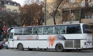 Panika i stravičan prizor u autobusu! Putnici nisu ni bili svesni da im je ovo visilo iznad glava, policija intervenisala! (FOTO)