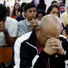 Panika na ulicama Guama: U crkvama se čitaju MOLITVE, a strah od raketnog napada ne PRESTAJE! (FOTO)