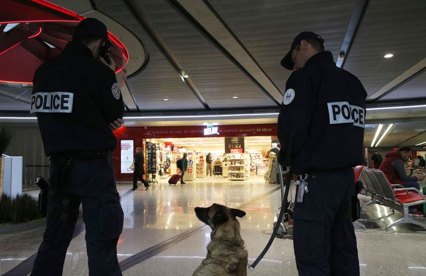Panika u Parizu: Evakuisan aerodrom “Šarl de Gol”