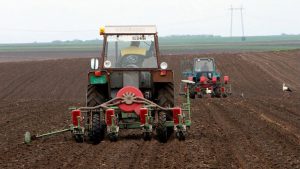 Paori traže od Vlade Srbije da odgodi primenu zakona o traktorima