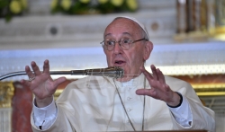 Papa: Bez radnih mesta za sve, nema dostojanstva