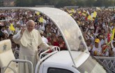 Papa Franja kritikovao senzacionalističke novinare