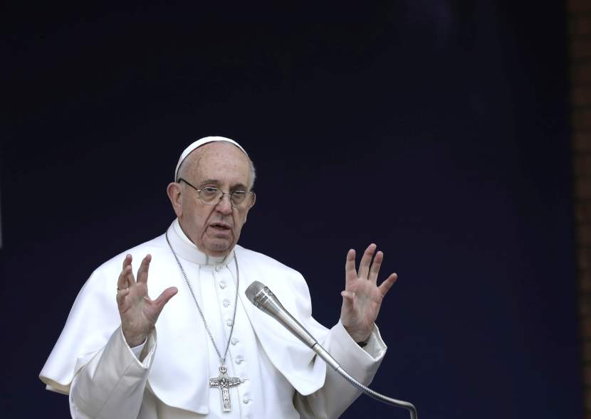 Papa Franja tvrdi da hleb za pričest mora imati gluten, srpska crkva se ne slaže!