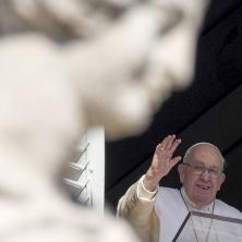 Papa Franja za poklon dobio KRAVU, neverica na Trgu Svetog Petra u Vatikanu (VIDEO)