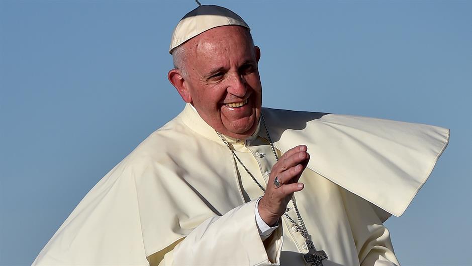 Papa Franja zamalo da ostane bez kapice