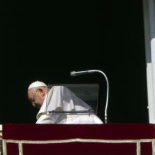 Papa Franja hitno prebačen u bolnicu