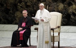
					Papa obeležava Božić u Vatikanu, njegov izaslanik u Iraku 
					
									