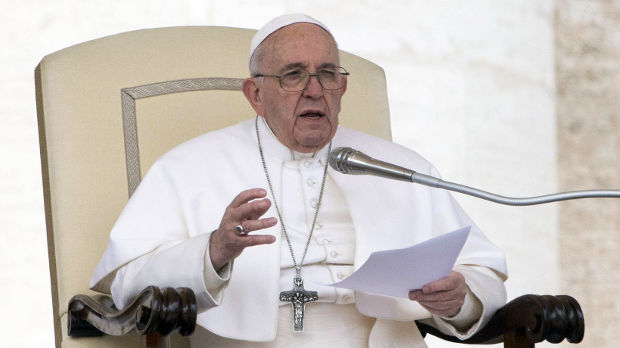 Papa odlučan da stane na put pedofiliji, donet novi zakon o zlostavljanju