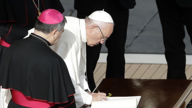 Papa odobrio sveštenicima da daju oprost abortusa