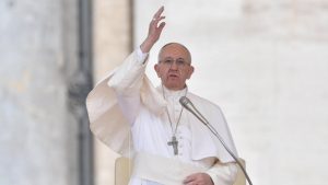 Papa otpustio dva biskupa zbog zlostavljanja dece