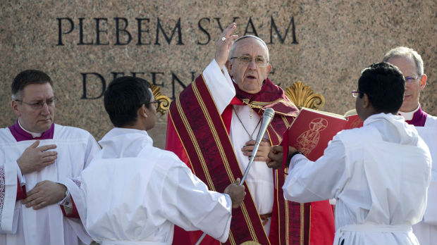Papa pozvao mlade da ne ćute