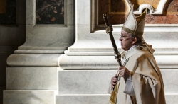 Papa reformiše finansijsku upravu posle skandala zbog korupcije
