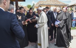 
					Papa se izvinio Romima zbog diskriminacije od strane katoličke crkve 
					
									