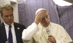  Papa se izvinio žrtvama seksualnog zlostavljanja posle kritika