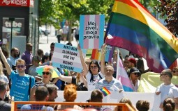 
					Parada ponosa: Zakonska regultativa prava, veća finansijska podrška 
					
									