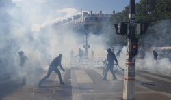Pariska policija koristila suzavac da razbije antirasistički protest