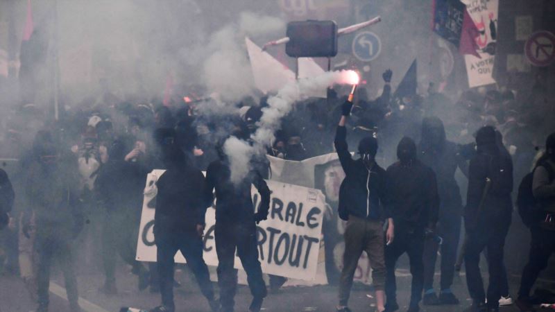 Pariz: Sukob policije i demonstranata na prvomajskim protestima
