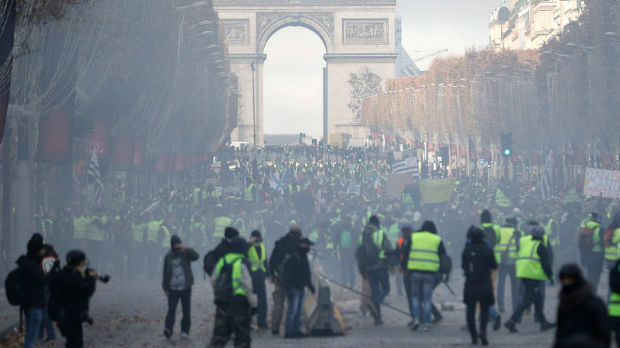 Novi protesti zbog cena goriva u Parizu, najmanje 20 povređenih