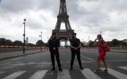 
					Pariz od ponedeljka možda u stanju najveće pripravnosti zbog korona virusa 
					
									