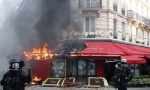 Pariz ponovo u dimu i suzavcu
