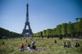 Parižani posle 11 nedelja u parkovima FOTO