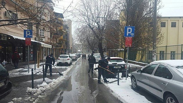 Parking mesta očišćena od snega