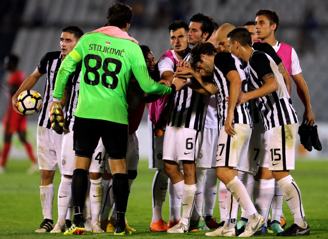 Partizan igra u paklenoj atmosferi u Vodafon parku!
