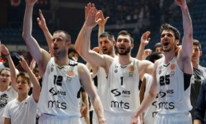 Partizan ne zaostaje za večitim rivalom, od prvog dana navala na sezonske karte